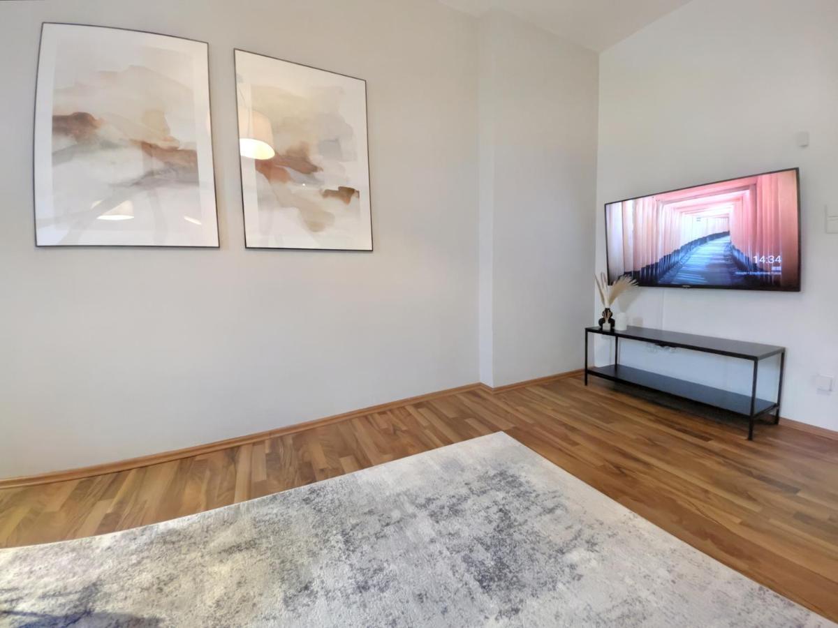 Milpau Recklinghausen1 - Modernes Und Zentrales Premium-Apartment Mit Queensize-Bett, Netflix, Nespresso, Smart-Tv Und Privatparkplatz Esterno foto